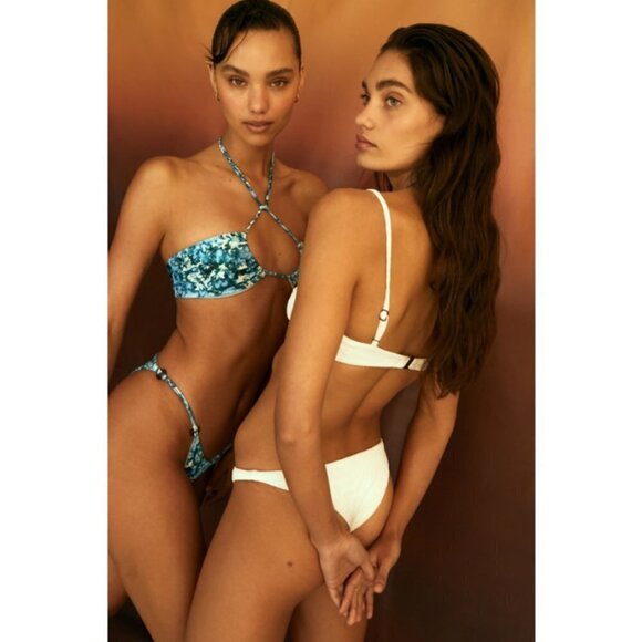 💕FELLA💕 Cielo Bikini Set ~ Conan Top + Xavier Bottoms Blue Tie-Dye Print S NWT - Picture 9 of 16